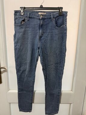 Levi's Slim Women's Mid-Blue Jeans